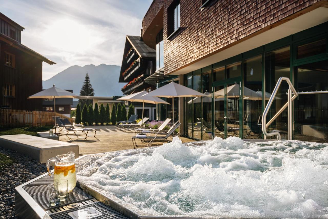 Hirschen Wohlfuehlhotel Schoppernau Bagian luar foto