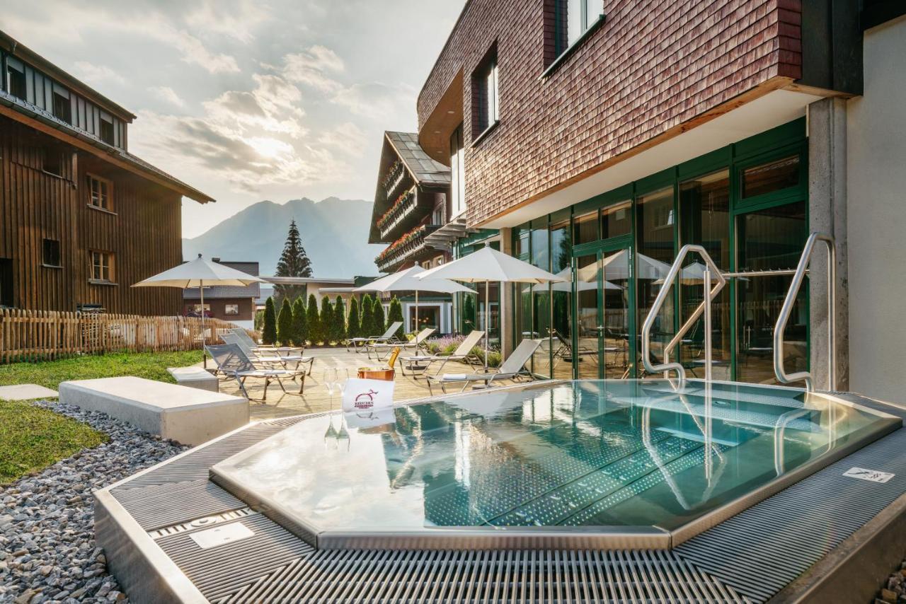 Hirschen Wohlfuehlhotel Schoppernau Bagian luar foto