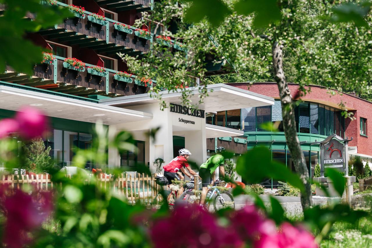 Hirschen Wohlfuehlhotel Schoppernau Bagian luar foto